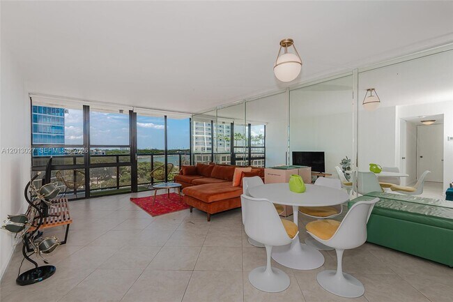 Foto del edificio - 600 NE 36th St
