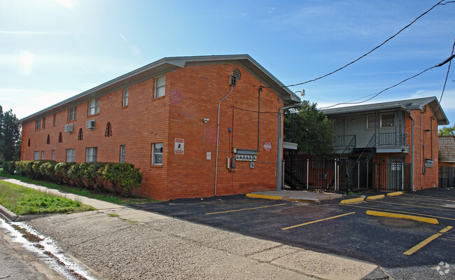 Building Photo - Melrose Park Apartments