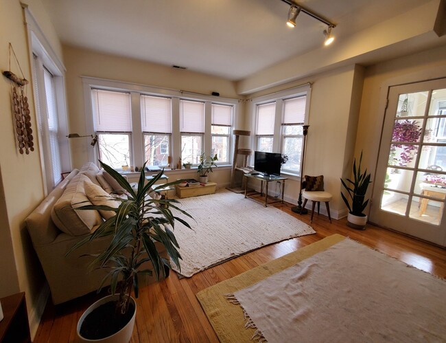 Building Photo - 4926 N Albany Ave