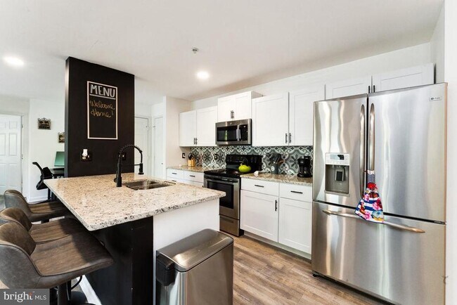 Foto del edificio - 9720 Lake Point Ct