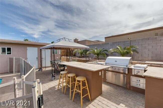 Foto del edificio - Black Mountain Retreat with Private Casita, Pool & No HOA