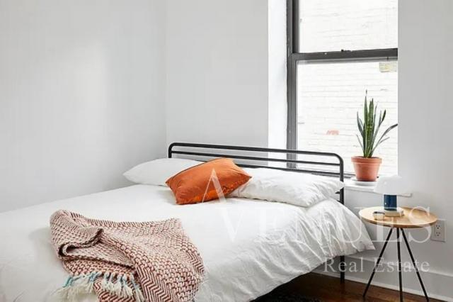 Foto del edificio - 4 bedroom in Brooklyn NY 11226