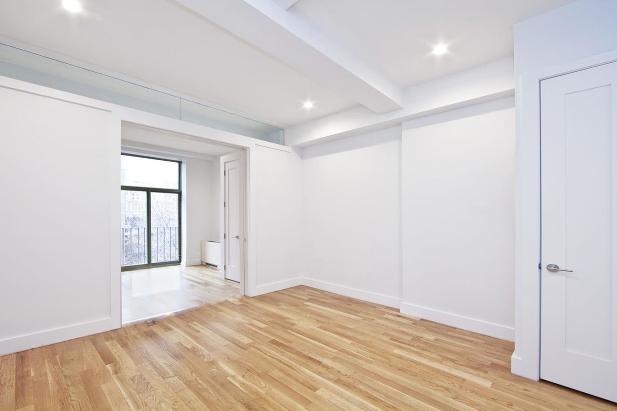 Primary Photo - 220 East 22nd Street