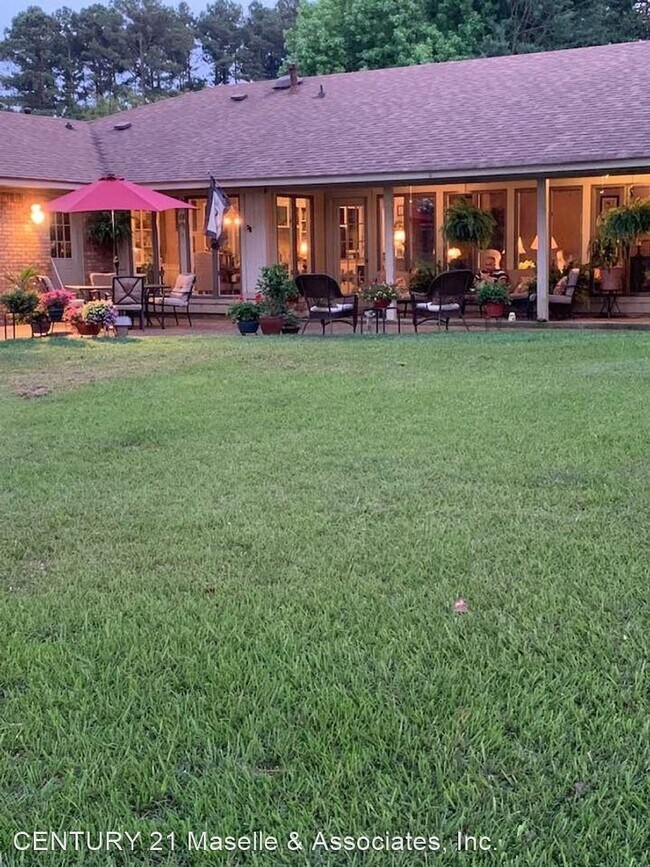 Building Photo - 4 br, 3 bath House - 720 Springlake Dr