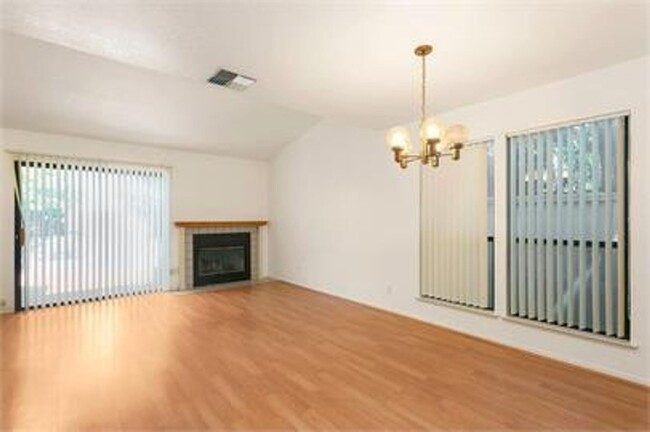 Building Photo - AVAILABLE October 15! Great 2 bedroom, 1.5...