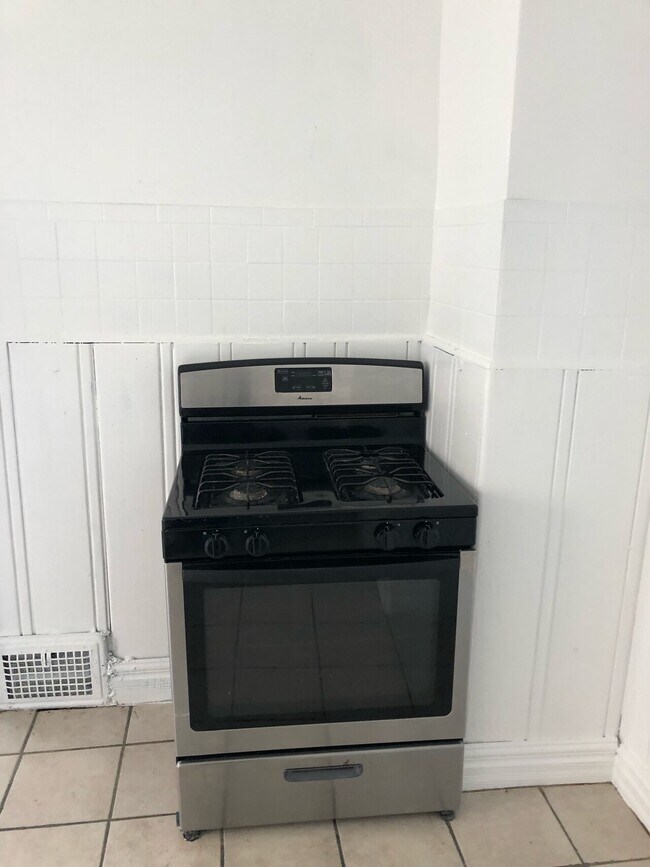 Building Photo - W 117 2BR