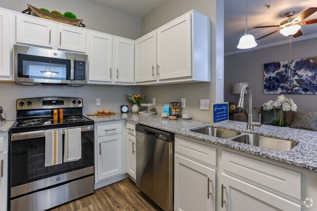 1 BR, 1 BA - 860 SF - Discovery at West Road