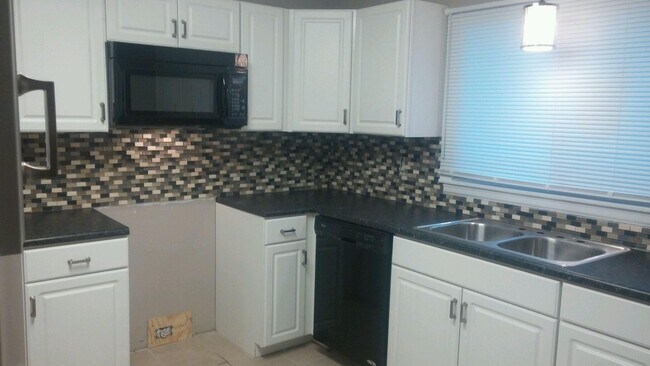 Foto del edificio - 521 Marcilene Terrace