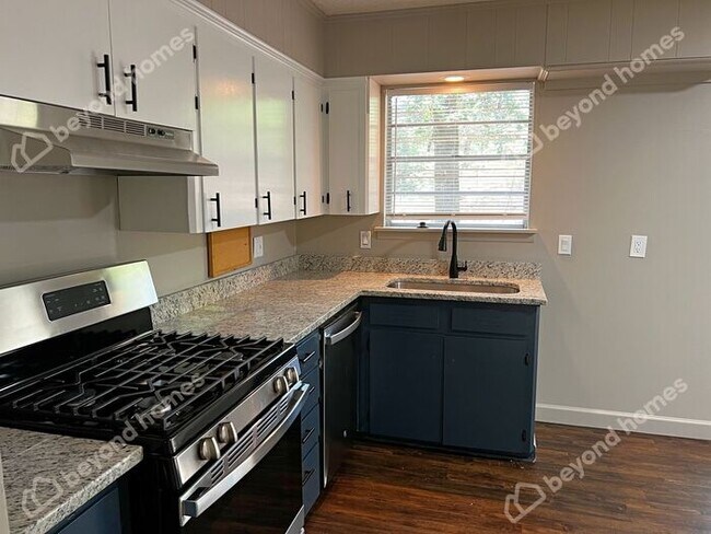 Foto del edificio - Beautiful and Modern 3 BD 1 BA with 1,196 ...