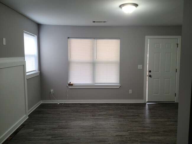 Living room - 1112 Regent St SW
