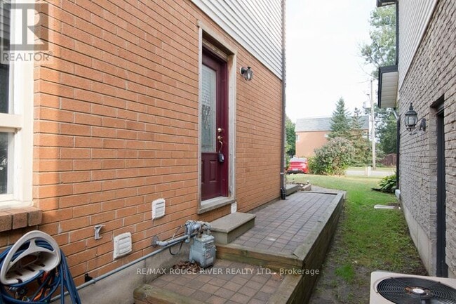 Building Photo - 95b Concession St E
