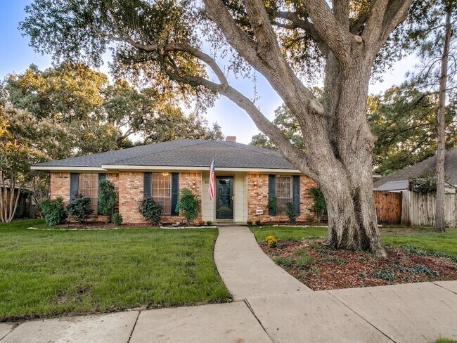 Building Photo - 905 Summer Trail
