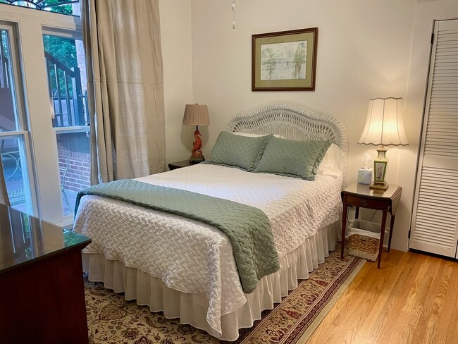 Queen bed - 1133 S Grand St