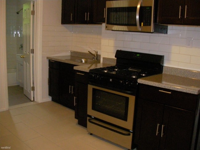 Building Photo - 1 br, 1 bath Apartment - 645 Union St 1