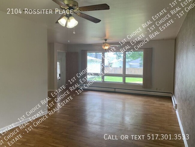 Building Photo - 3-BDR 1.5-BTH Ranch w/ Hardwood Floors, Fe...