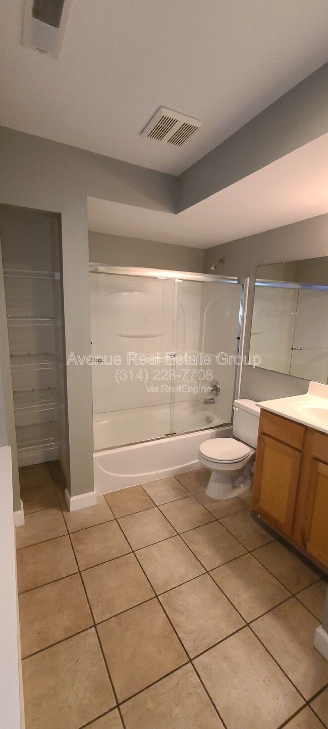 Building Photo - 5360 Pershing Ave