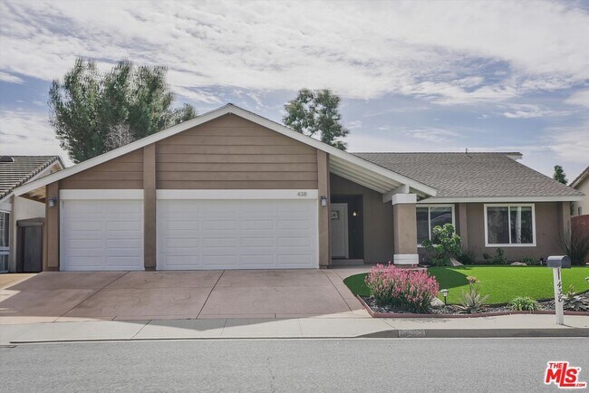 Foto del edificio - 438 Raindance St