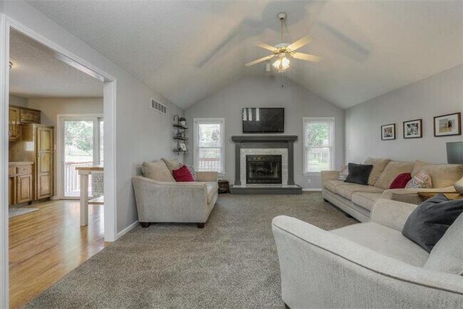Foto del edificio - GORGEOUS Home in the Liberty School District-Available in JUNE!!