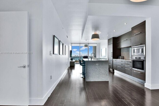 Foto del edificio - 900 Biscayne Blvd