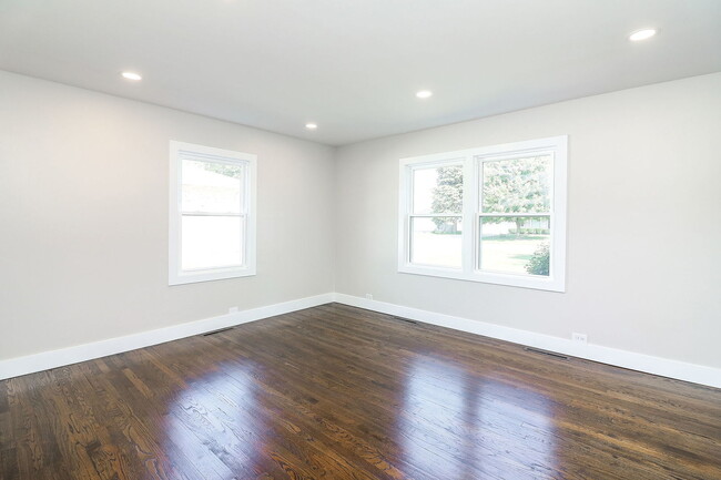 Building Photo - 4N150 5th Ave