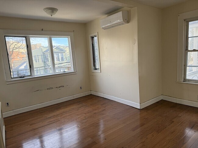 Foto del edificio - 8430 124th St