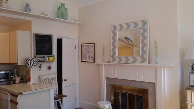 Building Photo - 336 Marlborough St