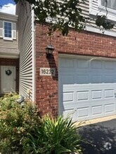 Building Photo - 16232 Golf View Dr