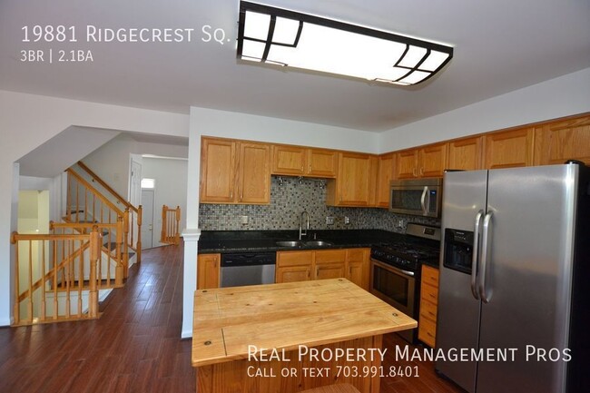 Building Photo - 3 Bedroom End Unit In Riverside Villages F...
