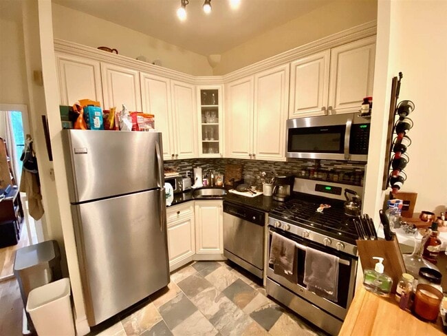 Building Photo - 169 GRAND St