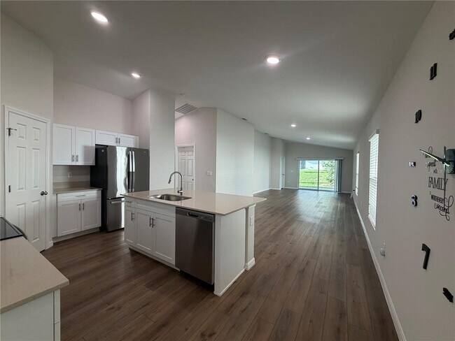 Foto del edificio - 1563 Ellesmere Ave