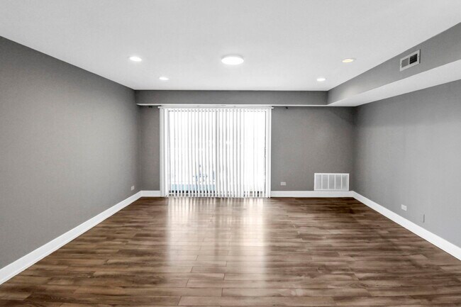 Building Photo - 16622 Theresa Ln