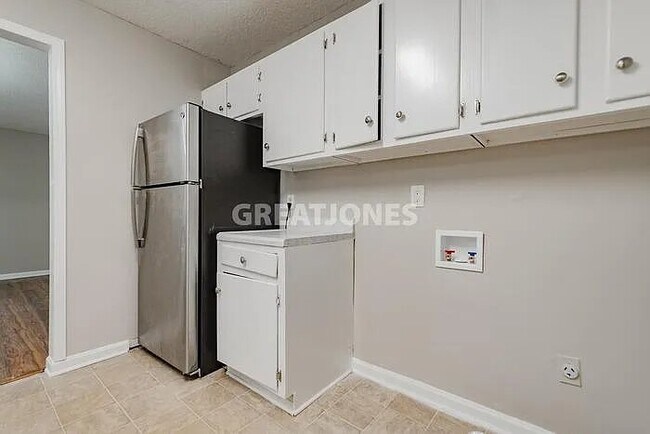 Foto del edificio - 421 Kingshead Ct