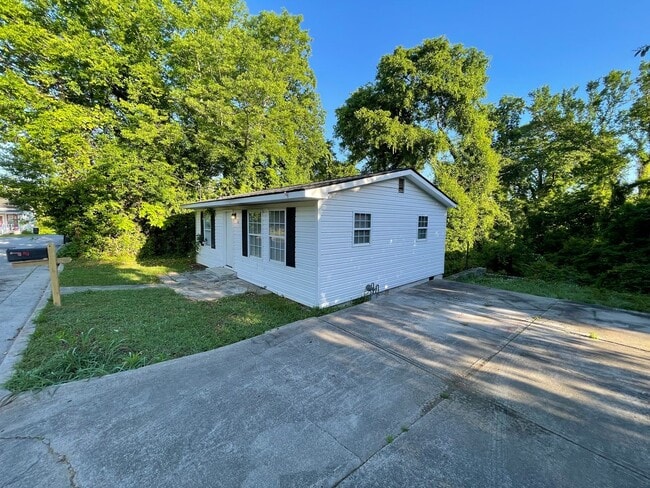 Building Photo - Cozy 3/2 House near Downtown Rome- $1,195