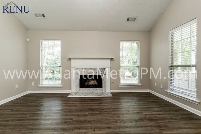 Building Photo - Now Available! 3 bed 2 bath!