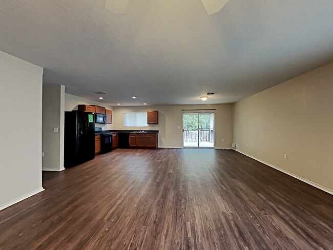 Foto del edificio - 7215 Geranium Path