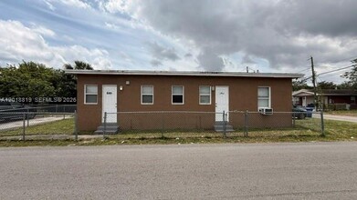 Building Photo - 646 NW 14th Terrace