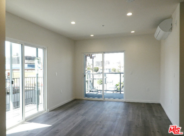 Foto principal - 1019 S Catalina St