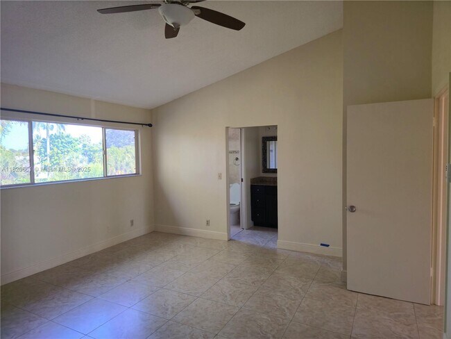 Foto del edificio - 3872 NW 76th Ave