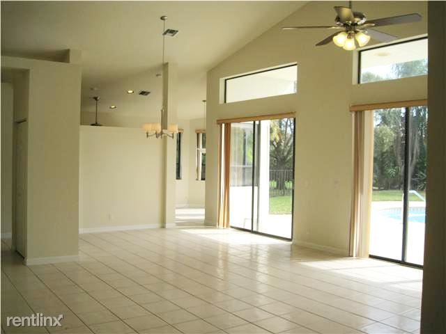 Building Photo - 10040 Venezia Pl