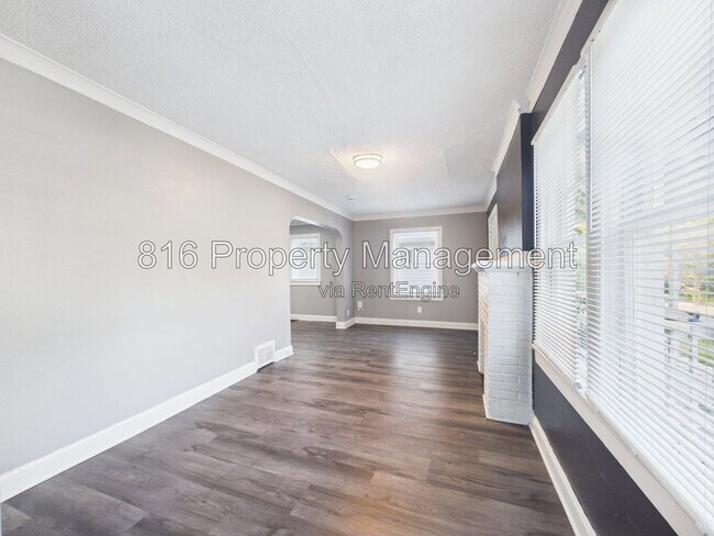 Foto del edificio - 6808 S Benton Ave