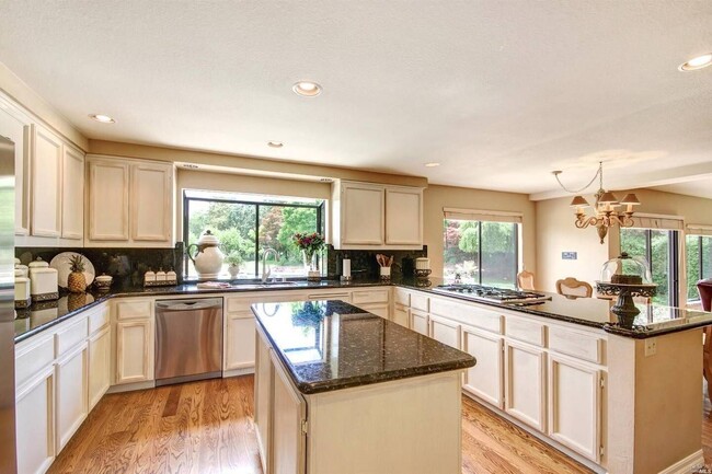 Building Photo - 352 Troon Ct