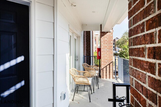 Foto del edificio - 20050 Oak Rd E