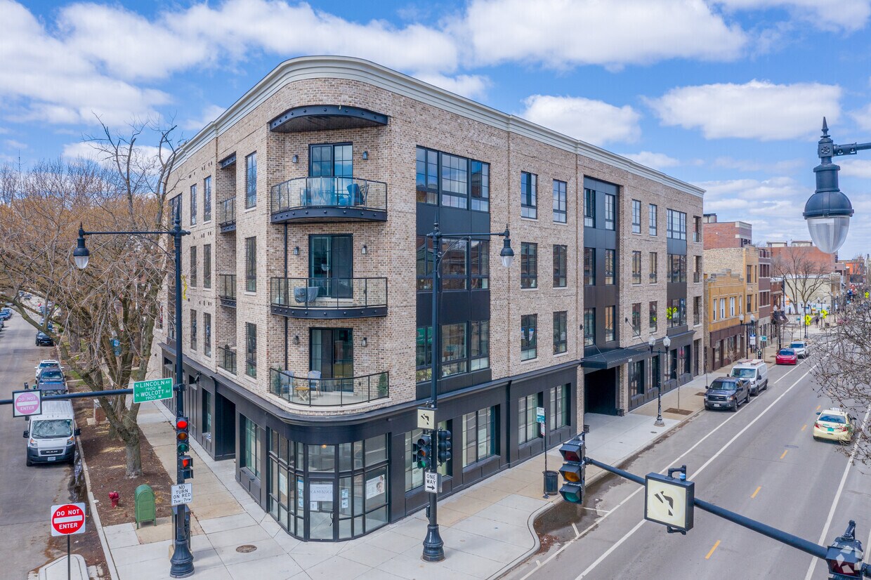Primary Photo - 3800 N Lincoln Ave