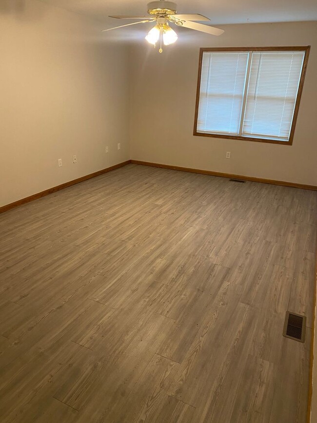 Building Photo - Sublease Available for Immediate Move in!