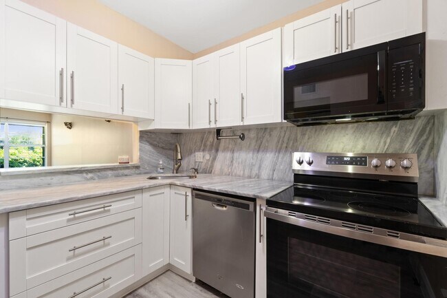 Foto del edificio - 12015 Greenway Cir S