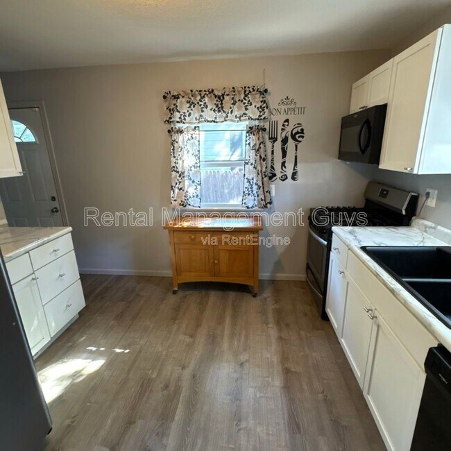 Foto del edificio - 3825 Noble Ave N