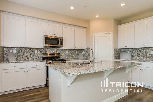 Building Photo - 1166 Victorian St