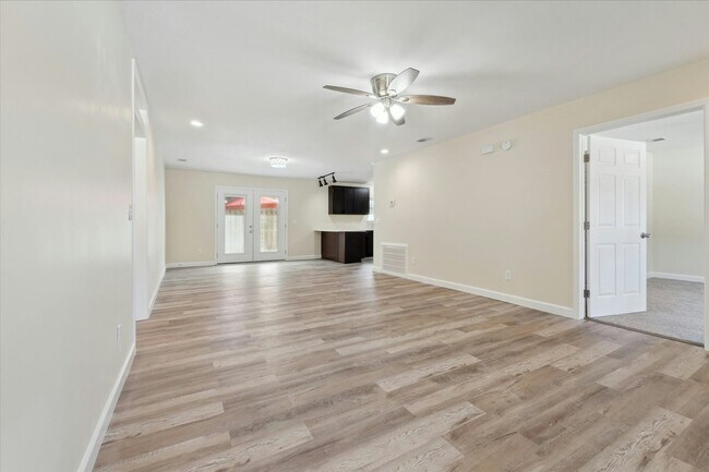 Building Photo - 210 Peter King Rd