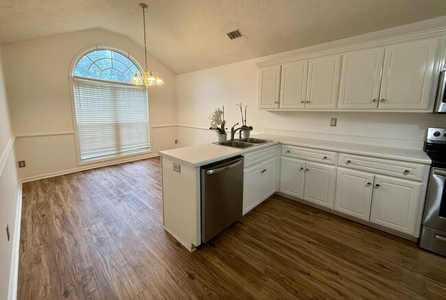 Building Photo - 812 Coronet Dr