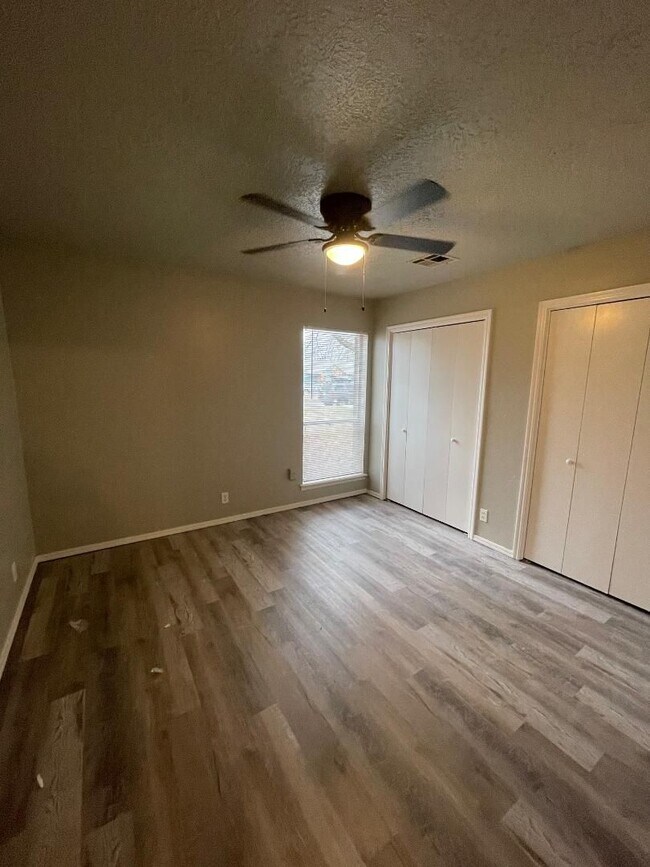 Foto del edificio - Updated 3-bedroom, 1-bath duplex located on a quiet street in West Norman